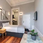 Limehome Rua De Dom Manuel Ii Apartahotel