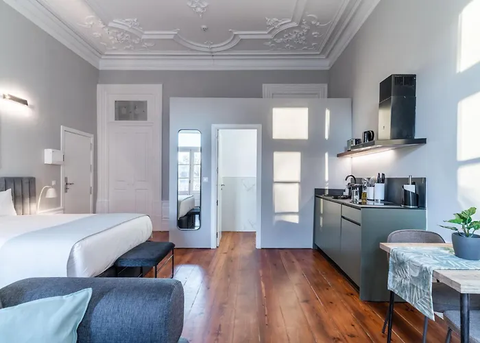 Limehome Rua De Dom Manuel Ii 4* Porto