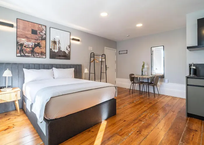 Aparthotel Limehome Rua De Dom Manuel Ii 4*