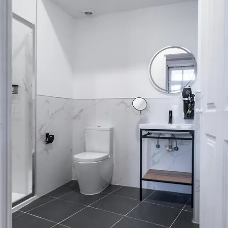 Limehome Rua De Dom Manuel Ii 4*