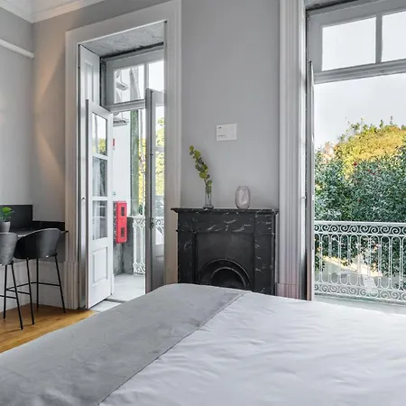 Limehome Rua De Dom Manuel Ii Lägenhetshotell