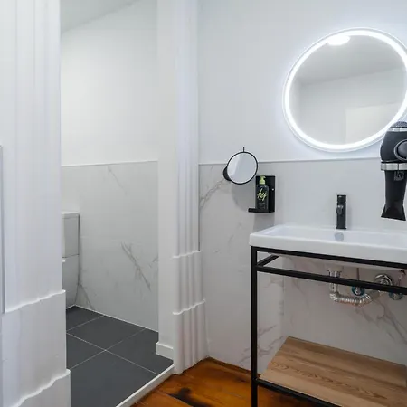 Limehome Rua De Dom Manuel Ii Lägenhetshotell