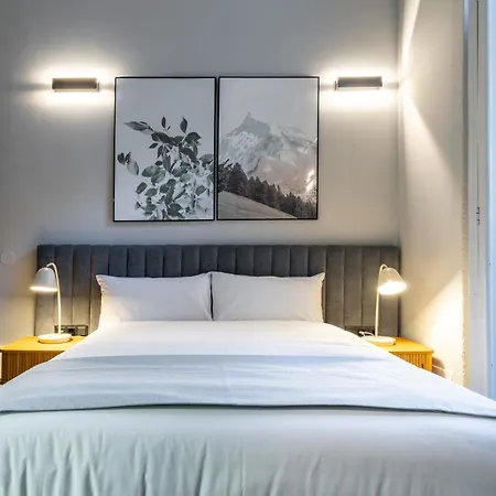 Limehome Rua De Dom Manuel Ii 4* Oporto