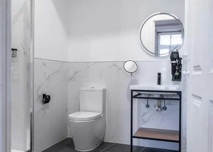 Limehome Rua De Dom Manuel Ii 4*