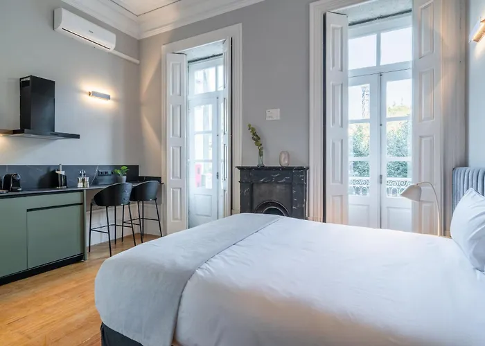 Limehome Rua De Dom Manuel Ii Апарт-отель 4*