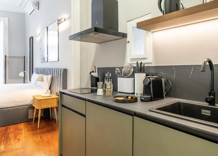 Limehome Rua De Dom Manuel Ii 4*