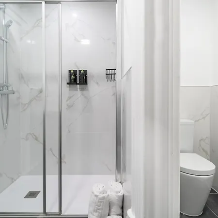 Limehome Rua De Dom Manuel Ii 4* Porto