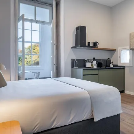 Limehome Rua De Dom Manuel Ii 4*