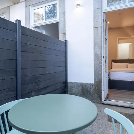 Aparthotel Limehome Rua De Dom Manuel Ii 4*