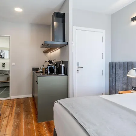 Limehome Rua De Dom Manuel Ii 4*