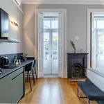 Aparthotel Limehome Rua De Dom Manuel Ii 4*